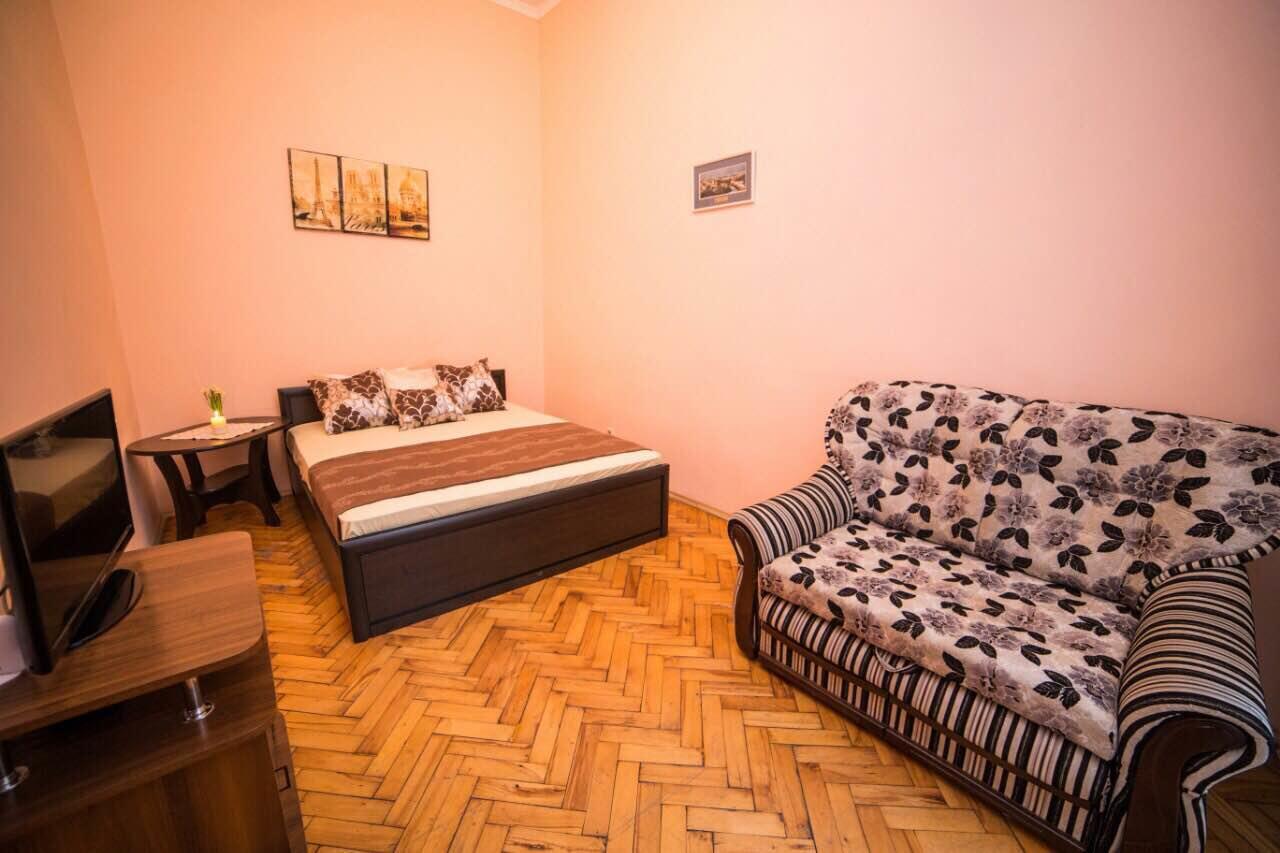 Apartment On Teatralna 7 リヴィウ エクステリア 写真